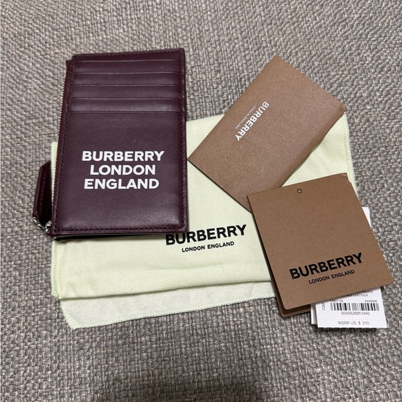 Authentic Burberry NWT - Picture 1 of 7